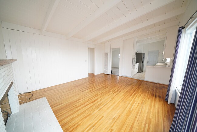 Foto del edificio - 2461 Palm Dr