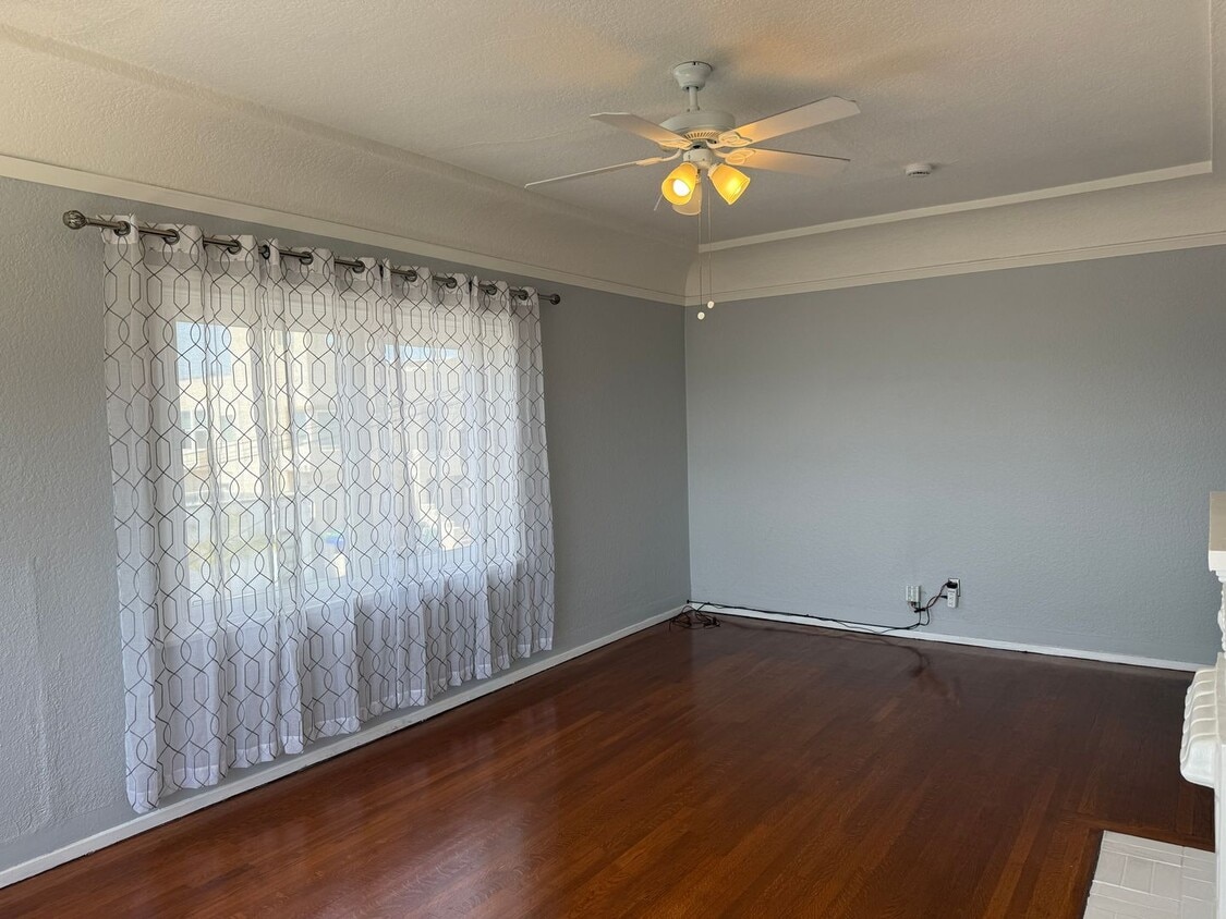 Primary Photo - Beautiful 2 bedroom 1 bathroom upstairs ap...