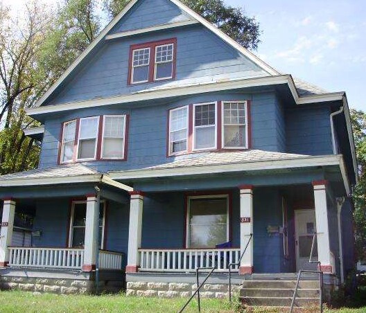Outside view - 831 S 8th St
