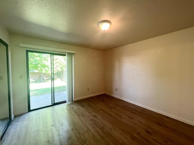 Building Photo - Beautiful 3 bedroom 2 bath in Carmichael!