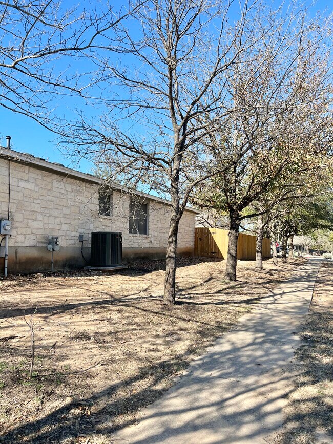 Building Photo - 1700 Pannier Ln