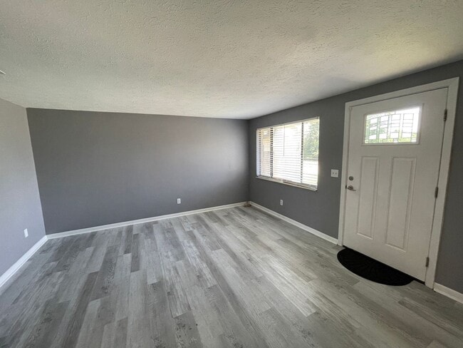 Building Photo - 816 Bradley Cir