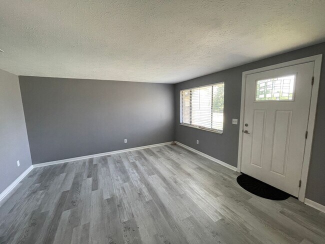 Foto del edificio - 816 Bradley Cir