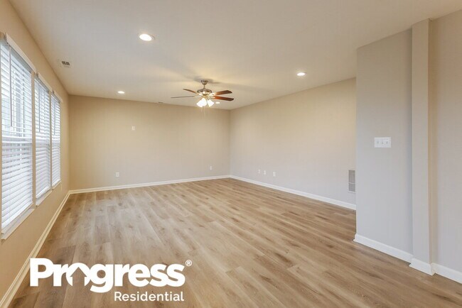 Building Photo - 6223 N Woodside Ct