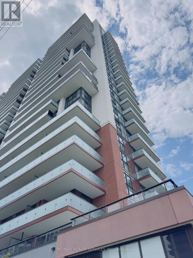 Building Photo - 2550 Simcoe St N