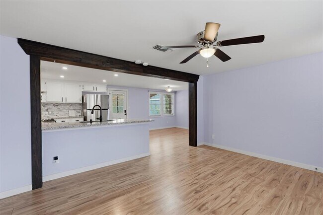 Building Photo - 1003 Bugg Ln