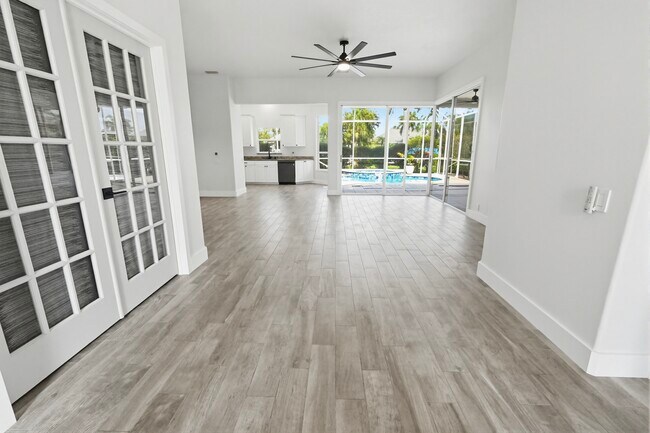 Building Photo - 4423 Shark Dr