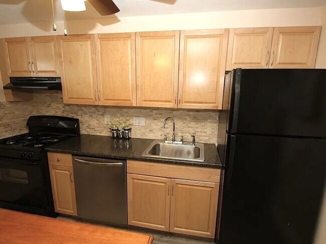 Foto del edificio - Updated 1 bedroom condo in ideal North Reading / Andover Rte 28 location.