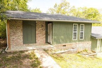 Building Photo - 901 Forest Dale Ln
