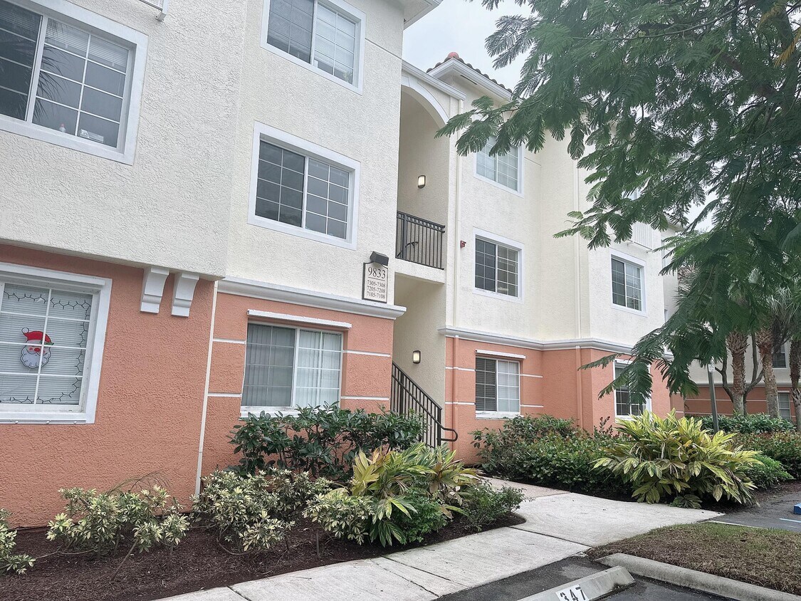 9833 Baywinds Blvd Unit 7107, Royal Palm Beach, FL 33411 Condo for