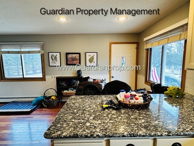 Building Photo - Orono Single Family Home, Large Garage, Sp...