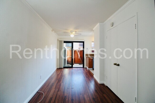 Building Photo - Mira Mesa, 10255-P3 Black Mt Rd, Remdld, G...
