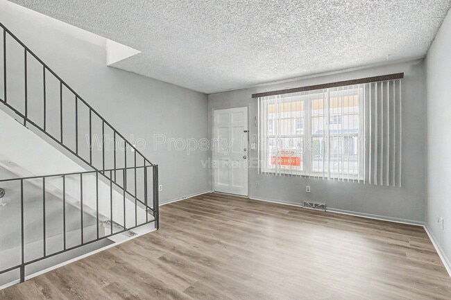 Foto del edificio - 8911 Field St