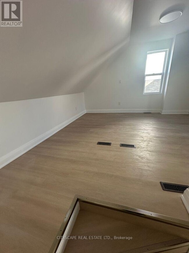 Building Photo - 106 Miller St