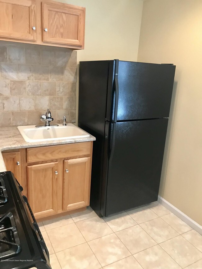 Building Photo - 362 Iroquois Dr