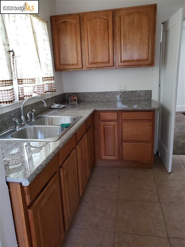 Building Photo - 1948 25th Ave