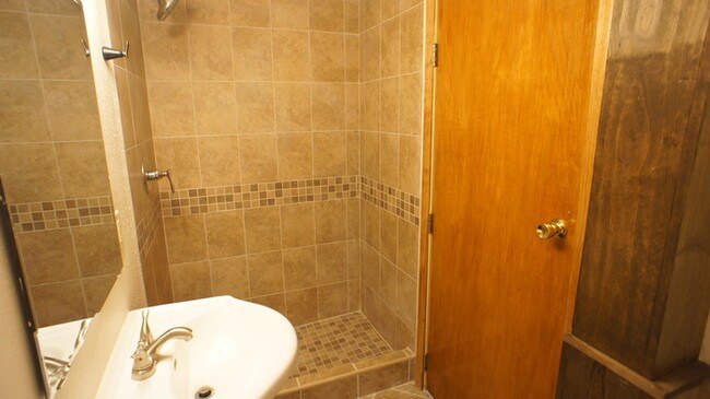 Foto del edificio - Pet Friendly Studio Apartment Available Now!