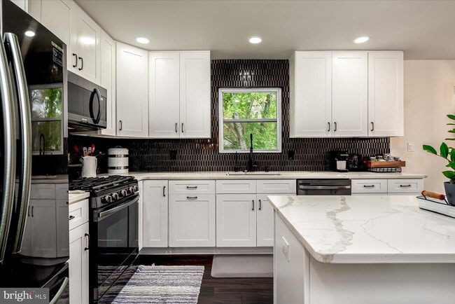 Building Photo - 12204 Sir Lancelot Dr