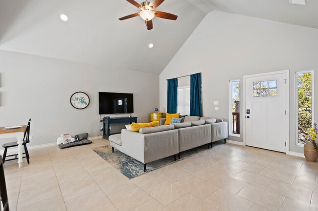 Building Photo - 837 Cougar Dr