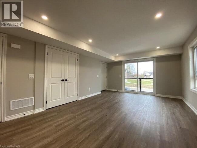 Building Photo - 265 Chapel Hill Dr