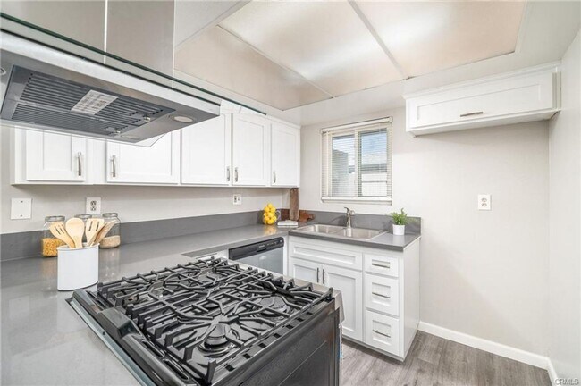 Foto del edificio - Clean & updated 2 bed/2 bath condo availab...