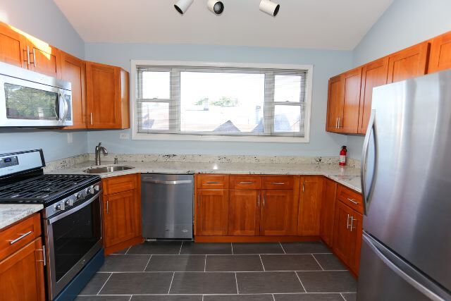 Foto del edificio - 3316 N Southport Ave