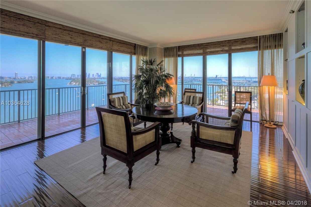 Primary Photo - 1000 Venetian Way