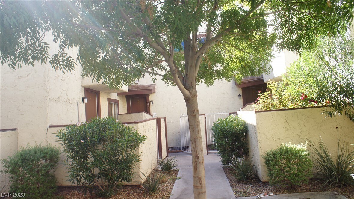 Primary Photo - 5047 Spencer St