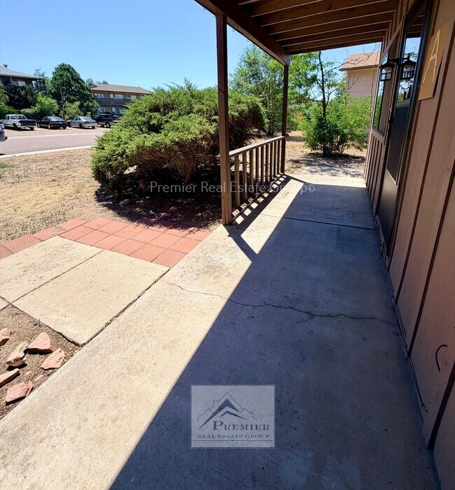 Building Photo - 1466 Hathaway Dr