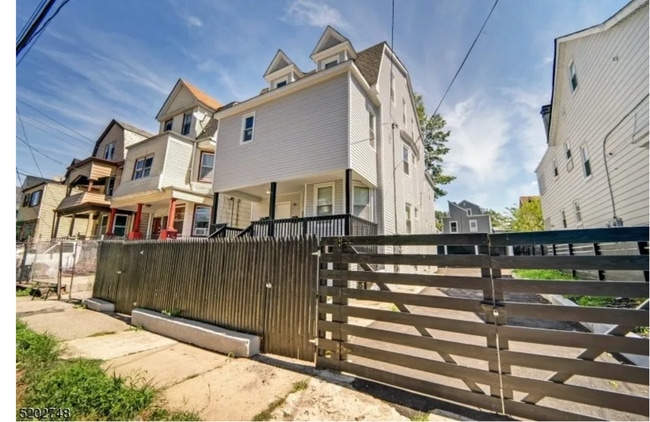 Building Photo - 106 Vermont Ave