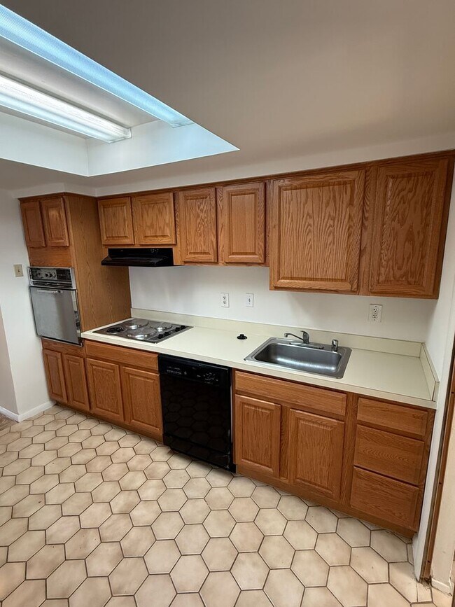 Foto del edificio - Olde Crofton Charm! Two Bedroom Townhome