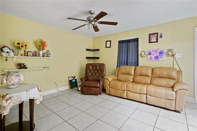 Foto del edificio - 4218 Hessmer Ave