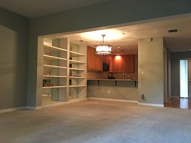 Building Photo - 2946 Kalmia Ave