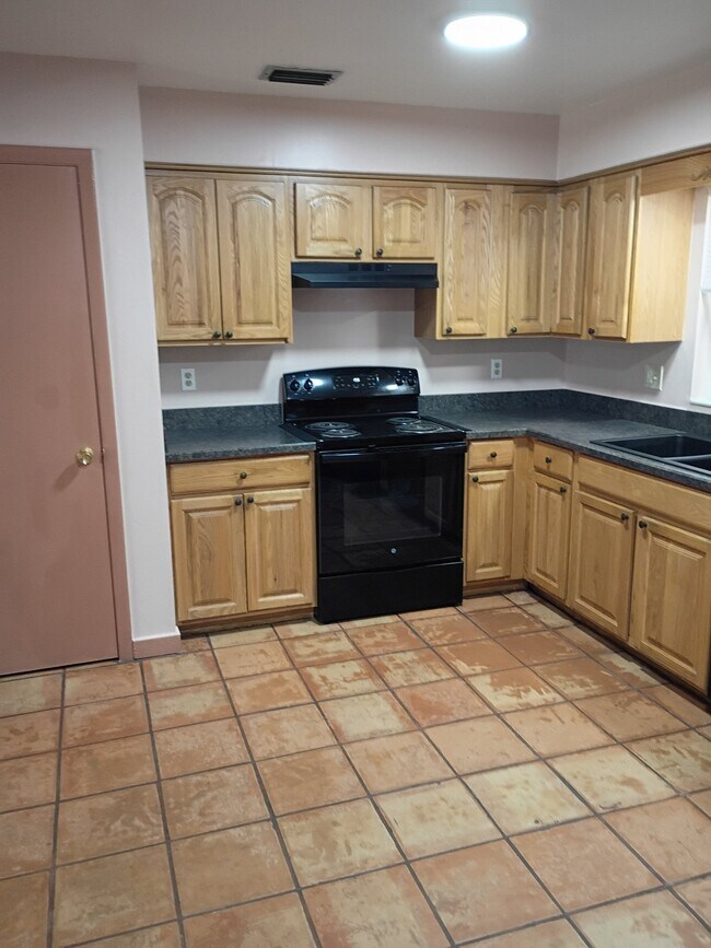 Foto del edificio - 6904 Mathers Ln