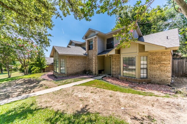 Building Photo - 2710 Francisco Dr