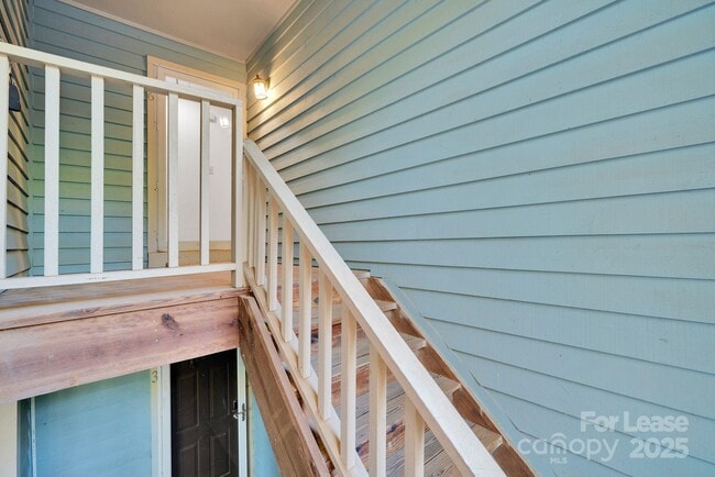 Foto del edificio - 3300 Selwyn Farms Ln