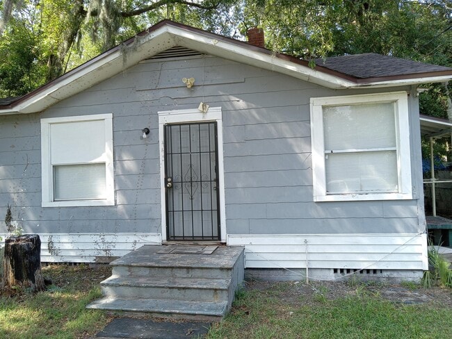 Photo - 445 Woodbine St House