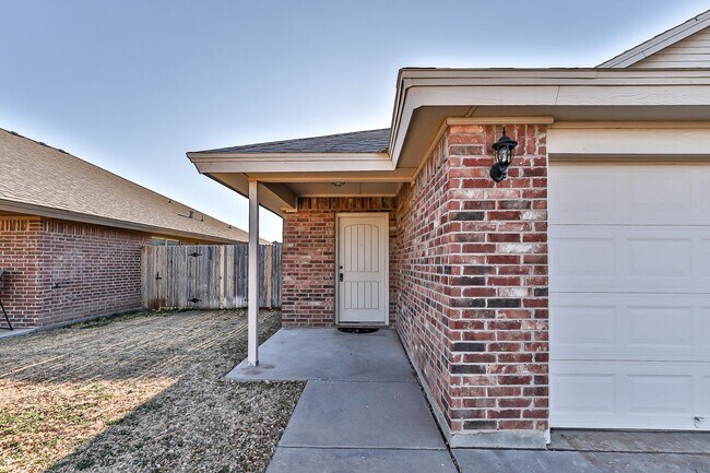 Building Photo - 6812 Oakridge Avenue - B - Beautiful upsca...