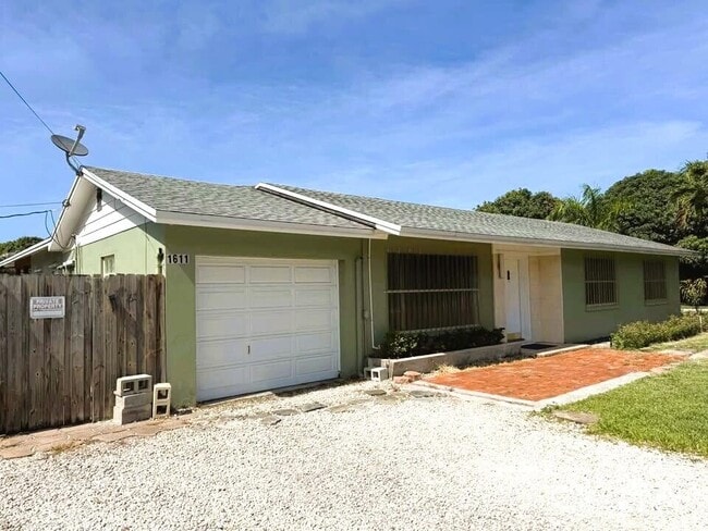 Building Photo - 1611 Carandis Rd