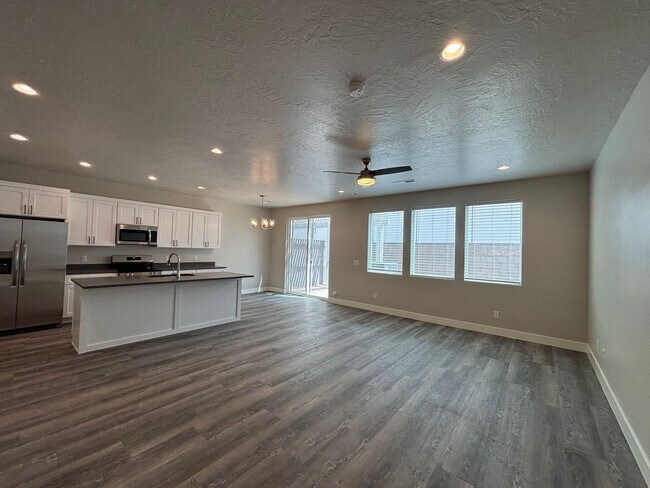 Foto del edificio - BRAND NEW TOWNHOME FOR RENT!