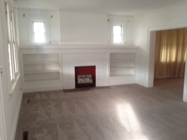 Building Photo - 1028 Kanawha Blvd W