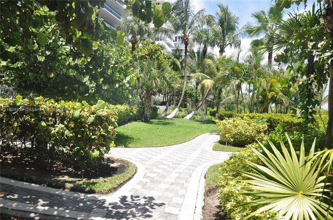 Foto del edificio - 8877 Collins Ave