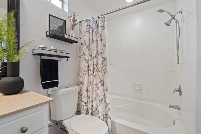 Building Photo - Mirabella 2 Bedroom, 2.5 Bath Condo Availa...