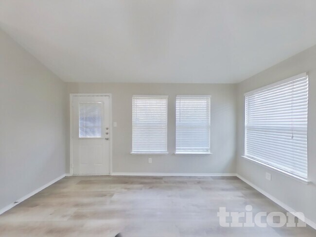 Foto del edificio - 1602 Canary Island Ct