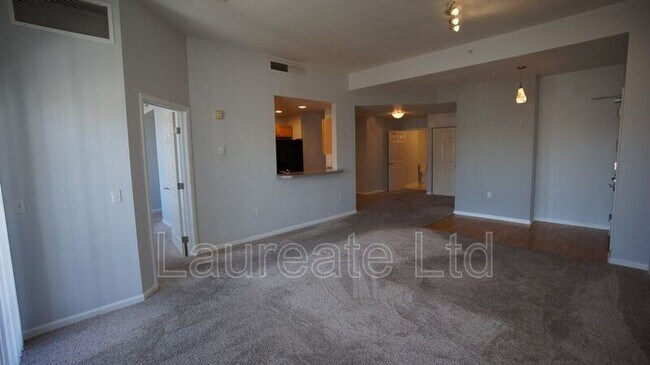 Building Photo - 475 W 12th Ave