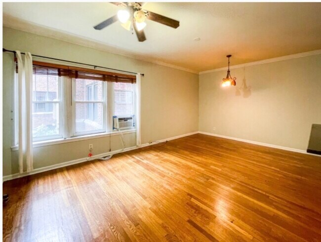 Foto del edificio - 535 W Brompton Ave