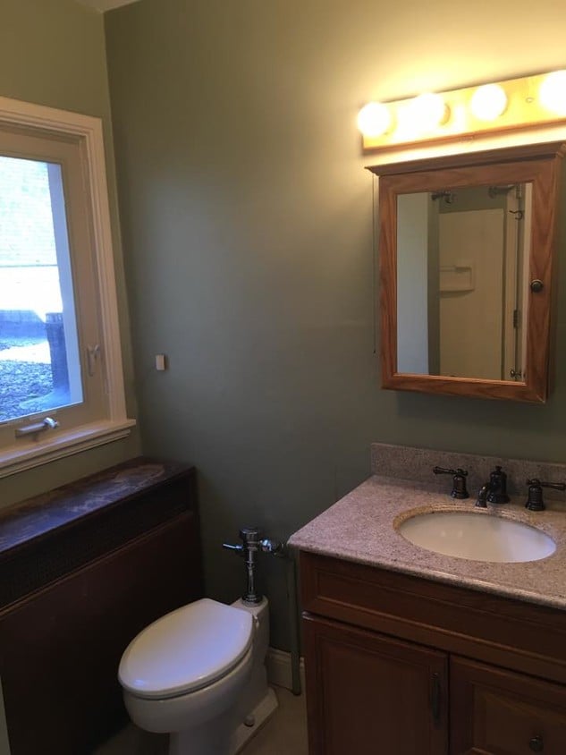 Bathroom - with shower/tub combo - 30 W Front St