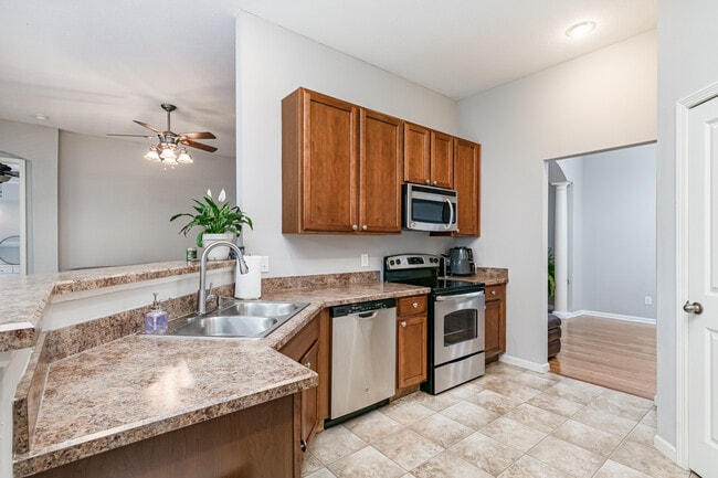 Building Photo - 9077 Polaris Lakes Dr