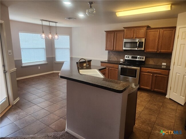 Building Photo - 5615 Fair Hill Dr