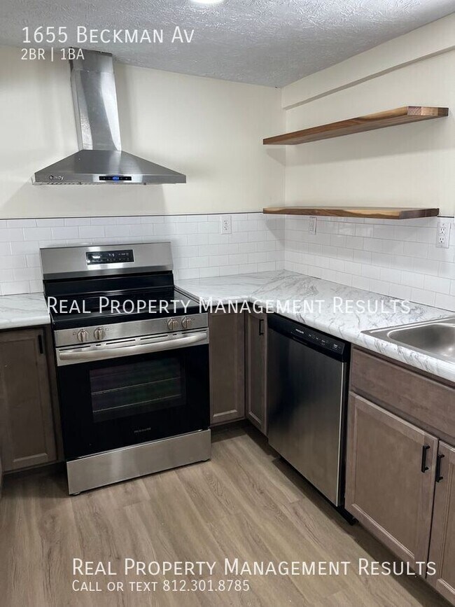 Foto del edificio - 1655 Beckman Ave